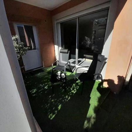 Appartement Spacieux &Tres Calme. Spacious & Very Quiet Apartment. Carros Esterno foto