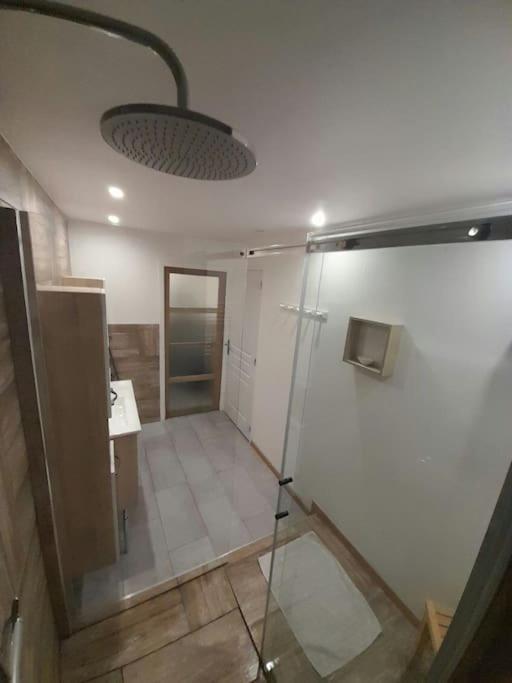 Appartement Spacieux &Tres Calme. Spacious & Very Quiet Apartment. Carros Esterno foto