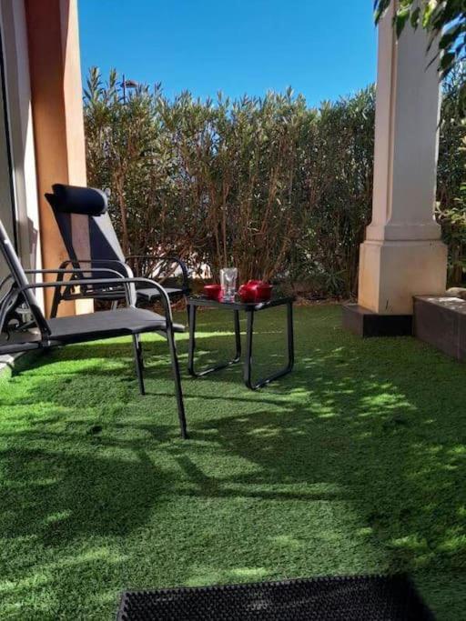 Appartement Spacieux &Tres Calme. Spacious & Very Quiet Apartment. Carros Esterno foto