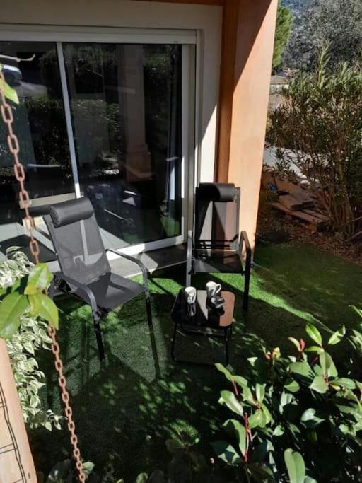 Appartement Spacieux &Tres Calme. Spacious & Very Quiet Apartment. Carros Esterno foto