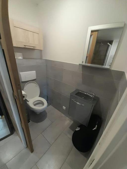 Appartement Spacieux &Tres Calme. Spacious & Very Quiet Apartment. Carros Esterno foto