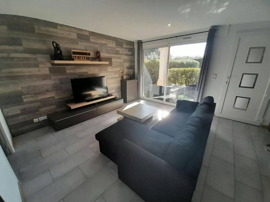 Appartement Spacieux &Tres Calme. Spacious & Very Quiet Apartment. Carros Esterno foto