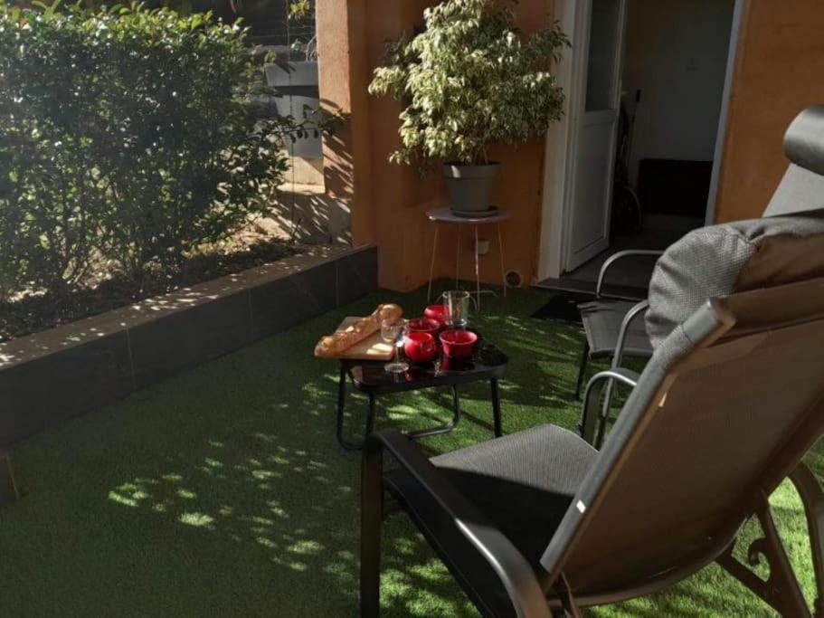 Appartement Spacieux &Tres Calme. Spacious & Very Quiet Apartment. Carros Esterno foto