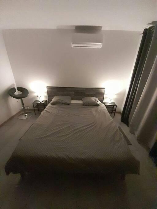 Appartement Spacieux &Tres Calme. Spacious & Very Quiet Apartment. Carros Esterno foto