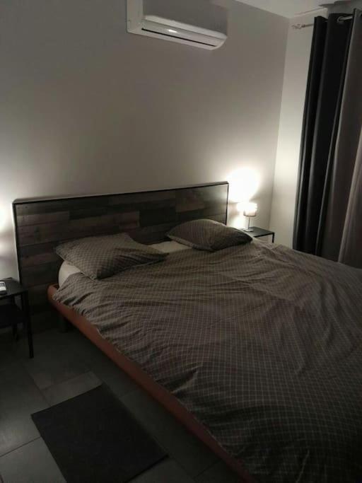 Appartement Spacieux &Tres Calme. Spacious & Very Quiet Apartment. Carros Esterno foto