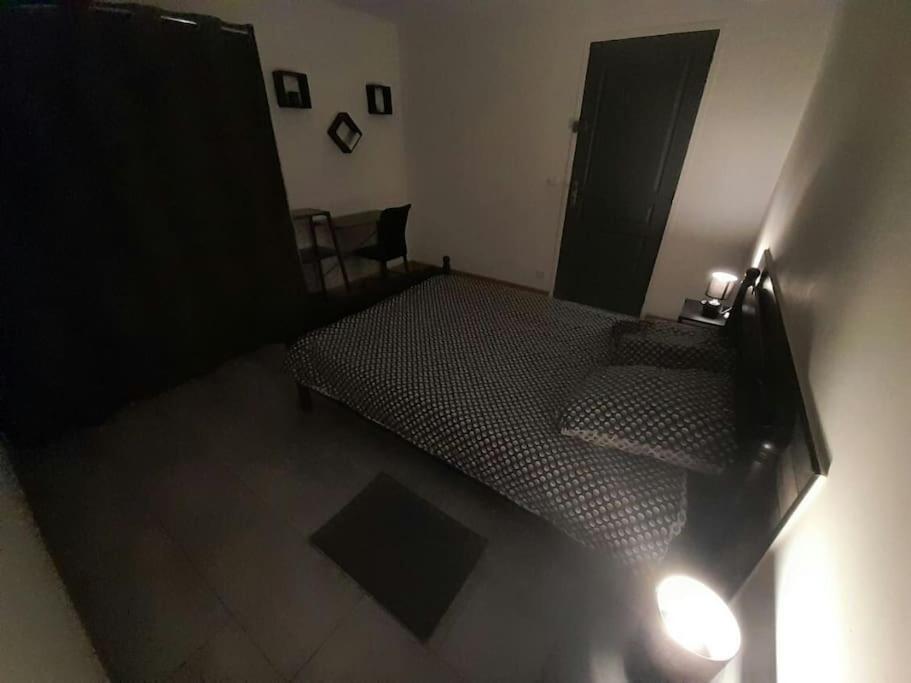 Appartement Spacieux &Tres Calme. Spacious & Very Quiet Apartment. Carros Esterno foto