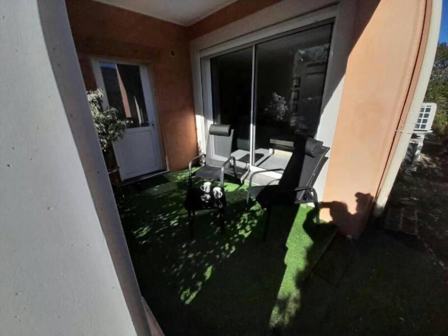 Appartement Spacieux &Tres Calme. Spacious & Very Quiet Apartment. Carros Esterno foto