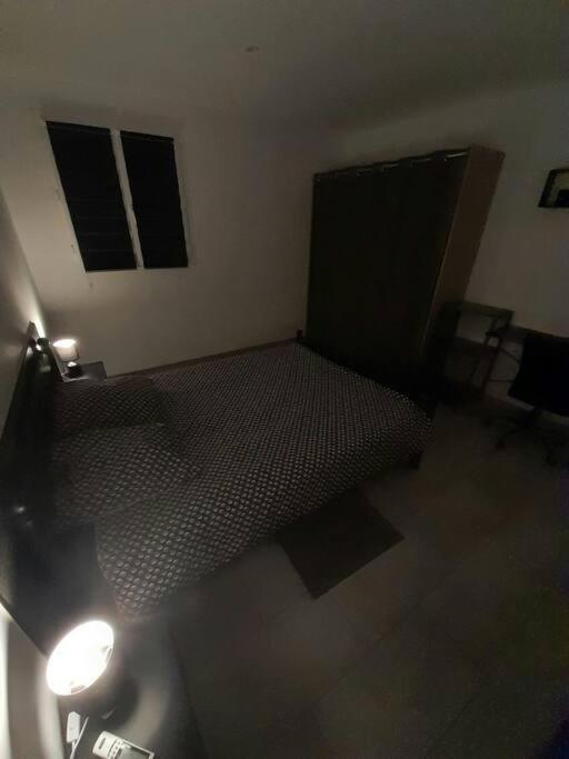 Appartement Spacieux &Tres Calme. Spacious & Very Quiet Apartment. Carros Esterno foto