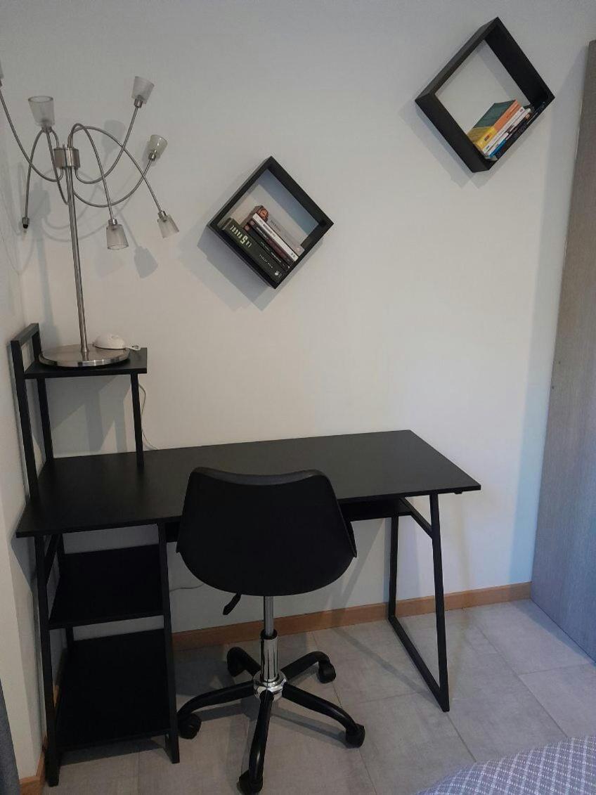 Appartement Spacieux &Tres Calme. Spacious & Very Quiet Apartment. Carros Esterno foto
