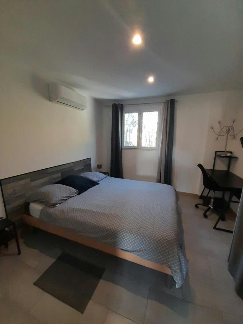 Appartement Spacieux &Tres Calme. Spacious & Very Quiet Apartment. Carros Esterno foto