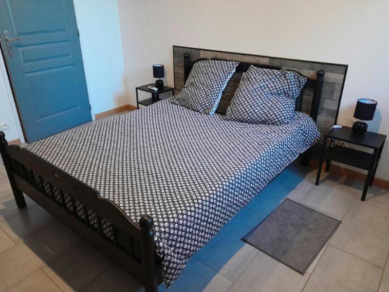 Appartement Spacieux &Tres Calme. Spacious & Very Quiet Apartment. Carros Esterno foto